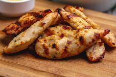 Exportações brasileiras de carne de frango crescem 29,9% em julho, diz ABPA