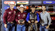 Anderson de Oliveira, o Sucuri, vence etapa decisiva da PBR em Araras (SP)