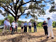 Representantes de 14 países conhecem a ciência que viabilizou a agricultura no Cerrado