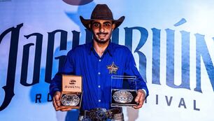 Dener Assunção vence etapa da PBR no Jaguariúna Rodeo Festival