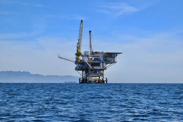 Produção de petróleo recua 1,5% em janeiro no comparativo mensal, mas sobe 14,6% no anual