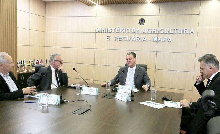 Ministro Fávaro debate apoio ao setor arrozeiro do RS e reforça combate a fraudes na qualidade do arroz