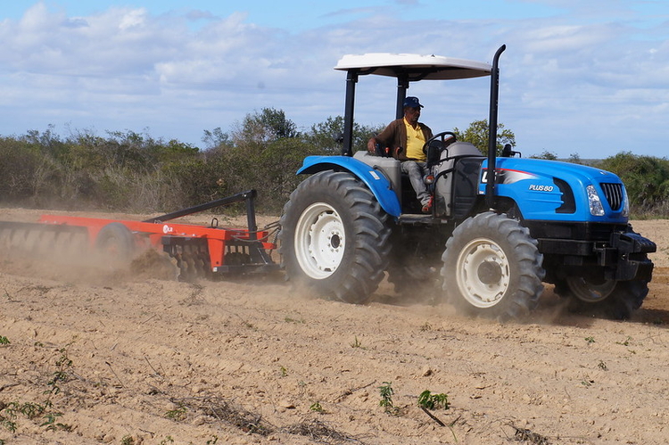População ocupada no agronegócio atinge recorde de 28,4 milhões de pessoas em 2025